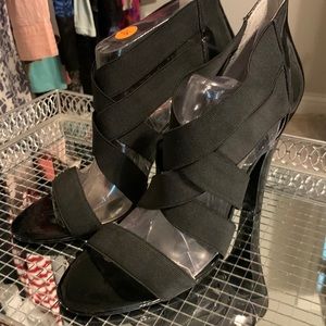 BNWOT Mossimo from Target black elastic strappy fashion pumps size 9